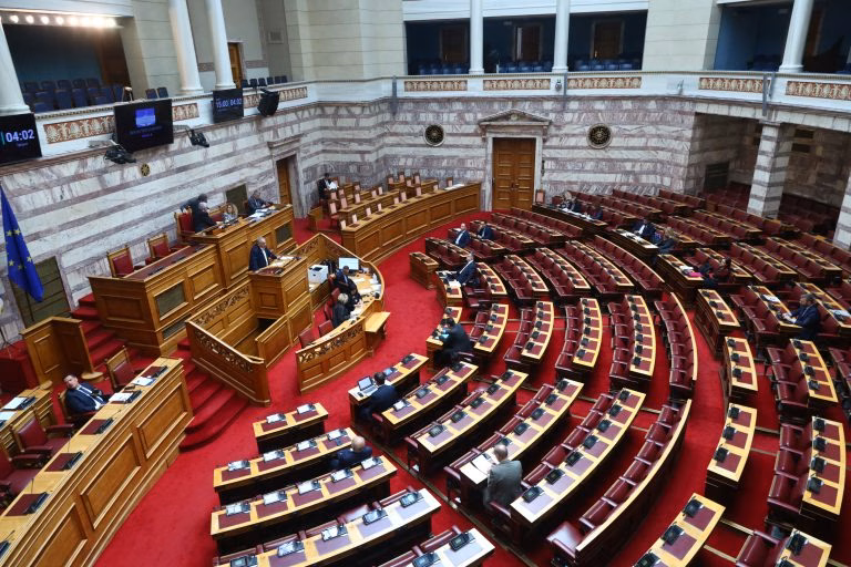 Πολιτικές αντιπαραθέσεις με επίκεντρο το πρόγραμμα που παρουσίασε στη ΔΕΘ ο Νίκος Ανδρουλάκης